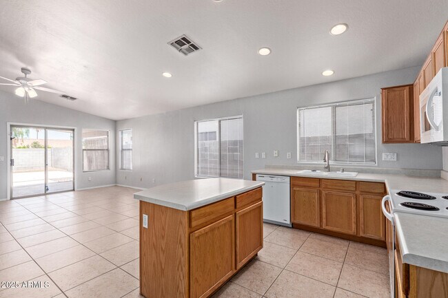 Foto del edificio - 10874 W Edgemont Ave
