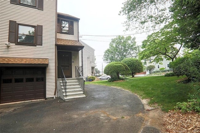 Building Photo - 40 Howard Ave