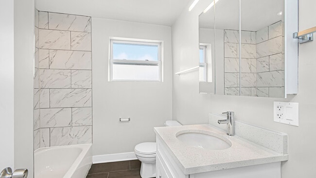 Foto del edificio - 6459 N Wayne Ave