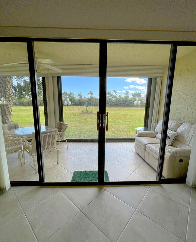 Building Photo - 5054 Golfview Ct