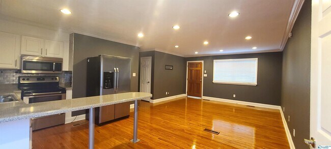 Foto del edificio - 3212 Delicado Dr NW