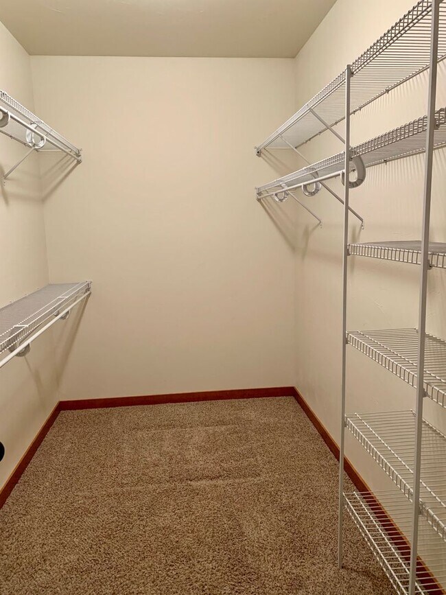 Foto del edificio - 3 Bed 2 Bath Single Home with wood floors ...