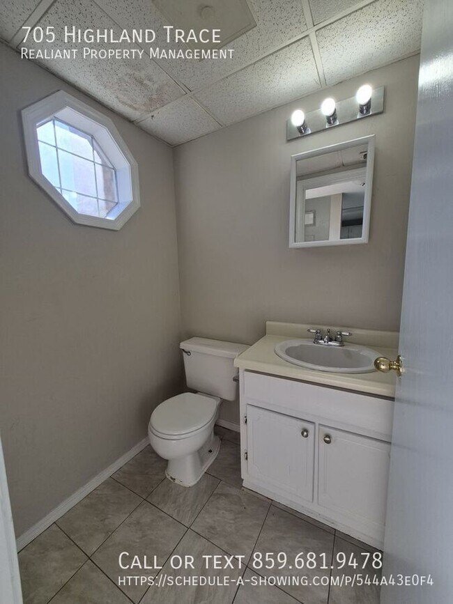 Foto del edificio - 705 Highland Trce