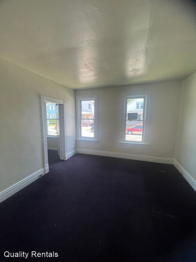 Building Photo - 4 br, 1 bath House - 330 ASH