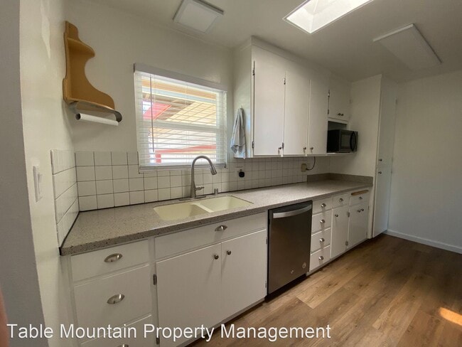 Building Photo - 3 br, 2 bath House - 5 Westelle Dr
