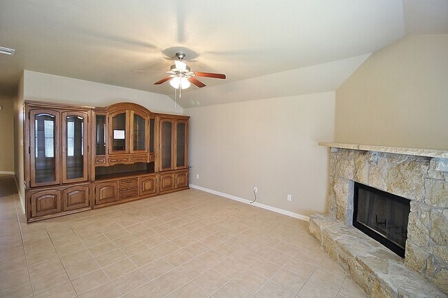 Building Photo - Lovely 3/2/2 in Waxahachie For Rent!