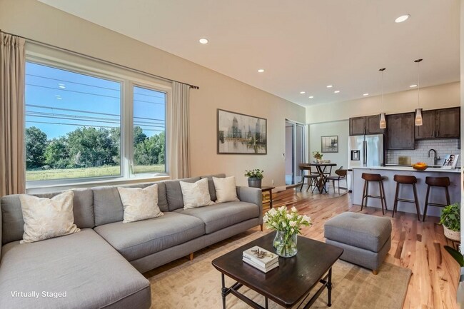 Foto del edificio - Modern 4BR Townhome Near Sloan’s Lake | Rooftop Deck, Finished Basement & Garage
