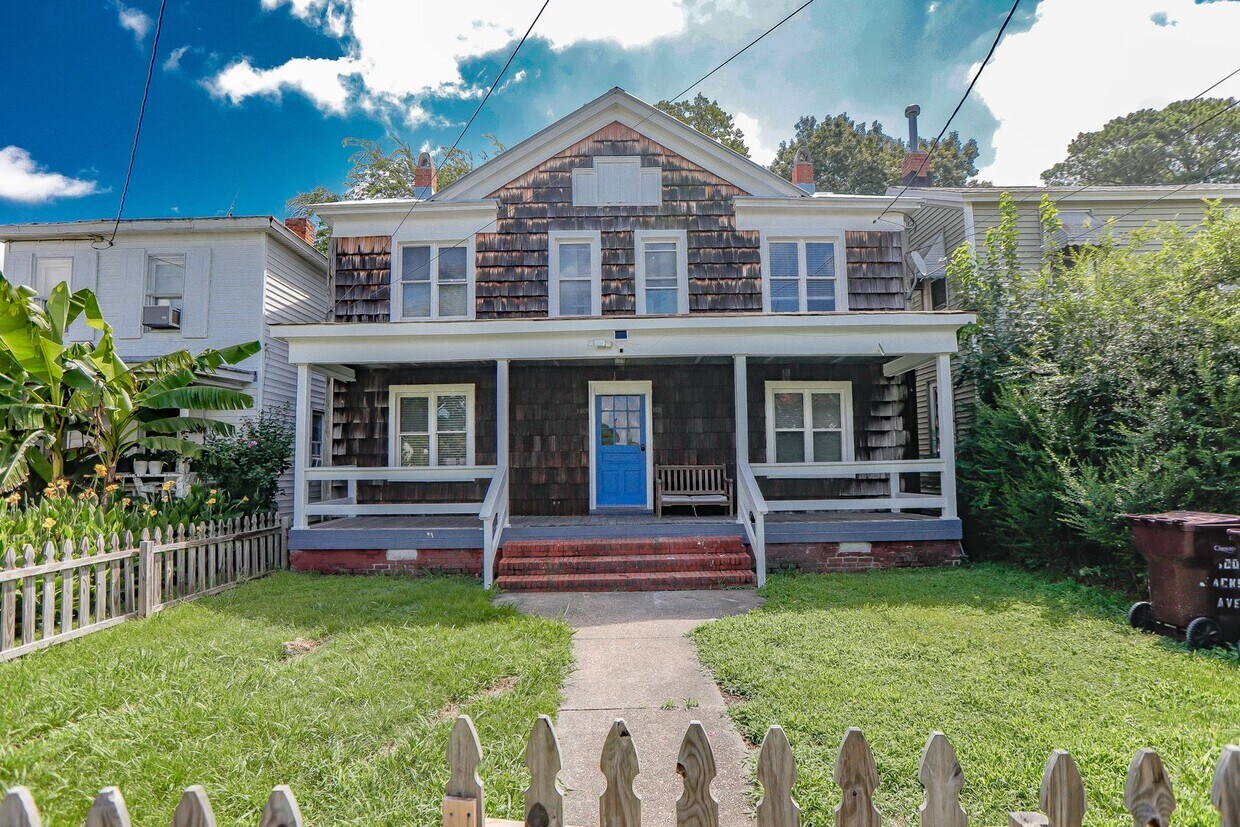 Primary Photo - 1009 Jackson Ave