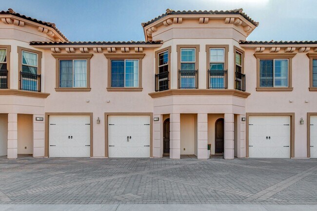 Foto del edificio - Luxury Resort Style Condo in Lake Las Vegas