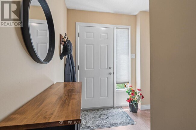 Building Photo - Gorgeous 3 Bedroom Townhome in Cleardale! ...