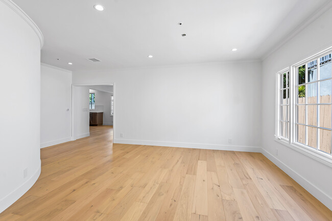 Dining Room - 321 S Swall Dr