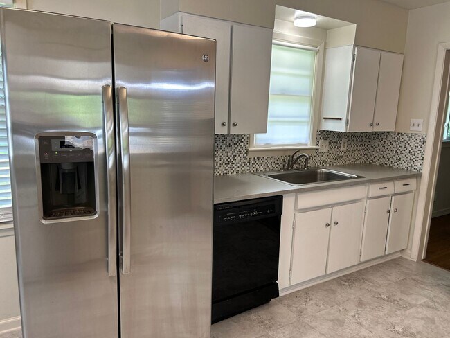 Foto del edificio - Great Street in East Memphis ! Renovated k...