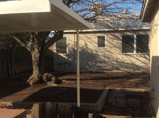 Building Photo - NEW LISTING