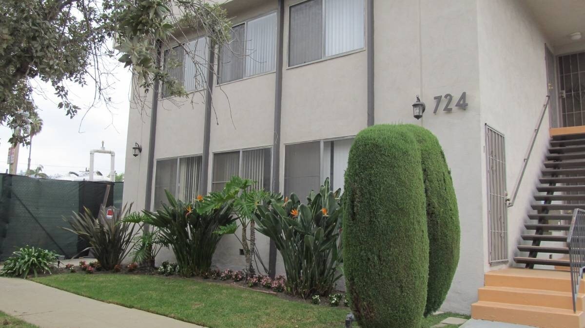 Primary Photo - 724 N Sweetzer Ave