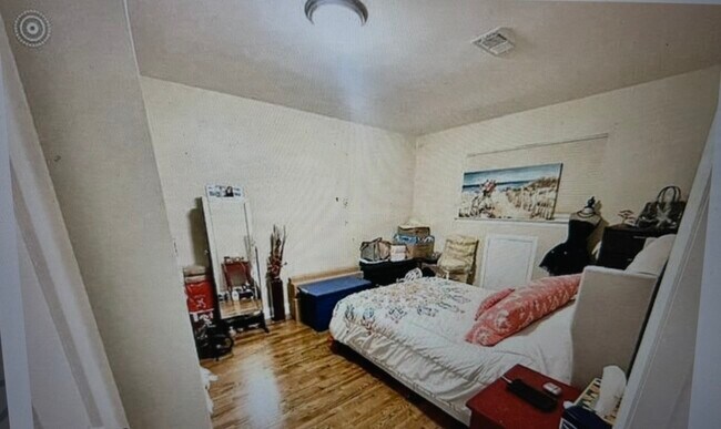 Foto del edificio - 215 College Dr