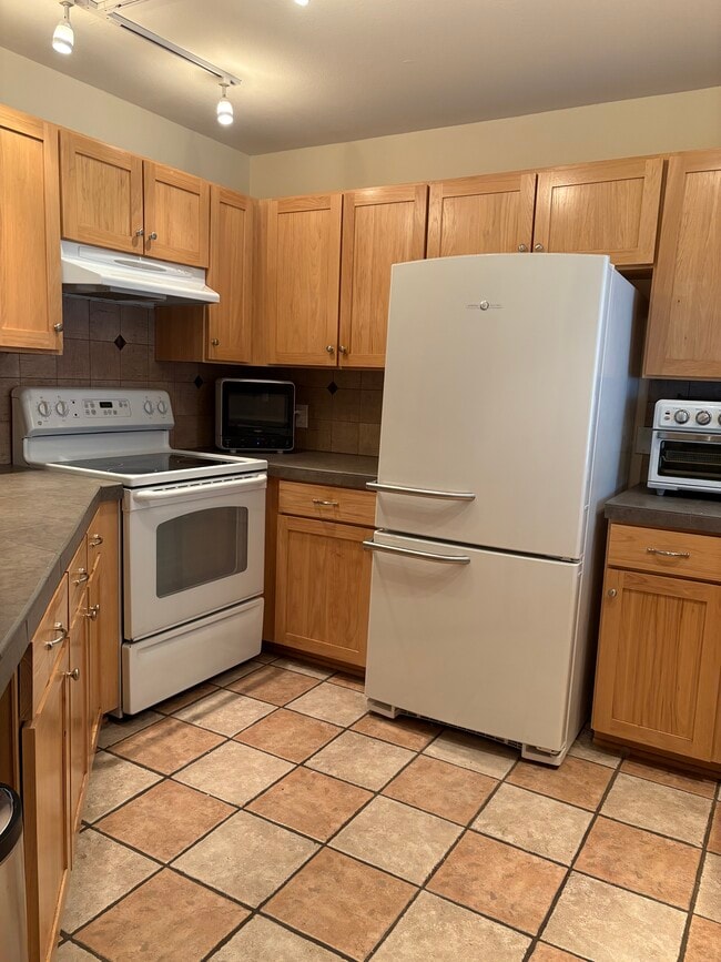 Building Photo - 4639 Burgundy Ln