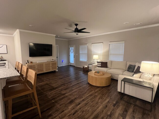 Foto del edificio - 2321 Pinewood Ave