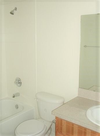 Foto del edificio - 2111 Jennifer Dr