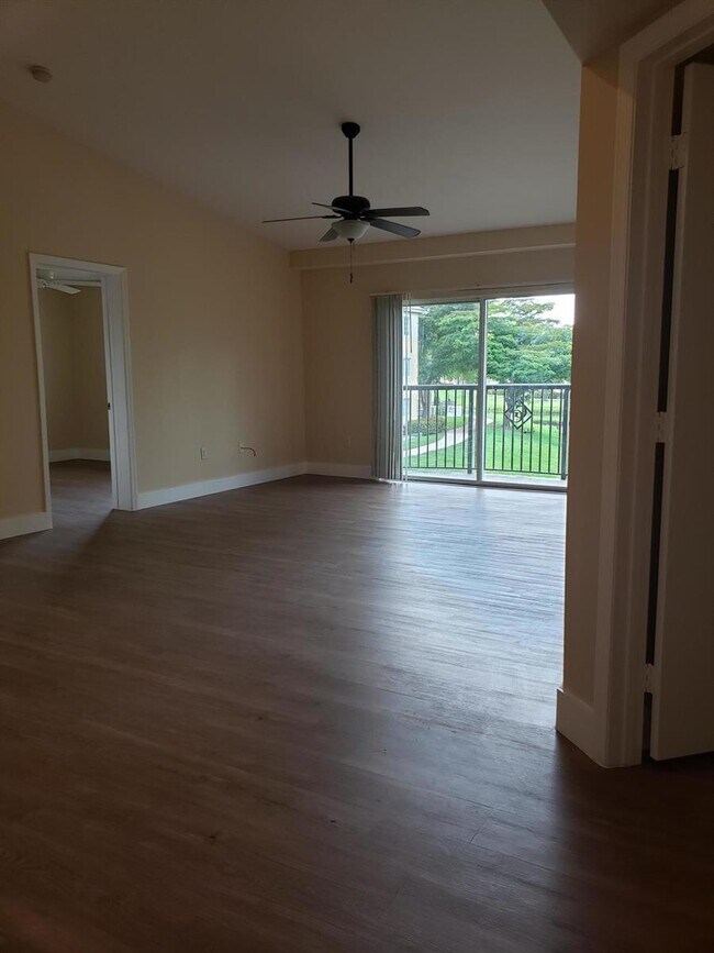 Foto del edificio - 700 Crestwood Ct S