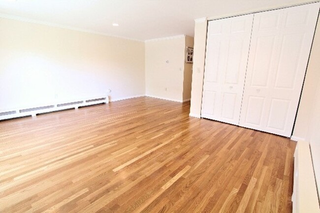 Building Photo - Don't miss this 2nd-floor studio gem in an...
