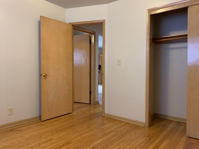 Foto del edificio - 7711 W Hampton Ave