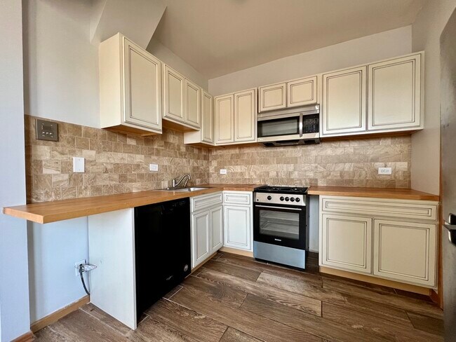Foto del edificio - 1316 W 18th St