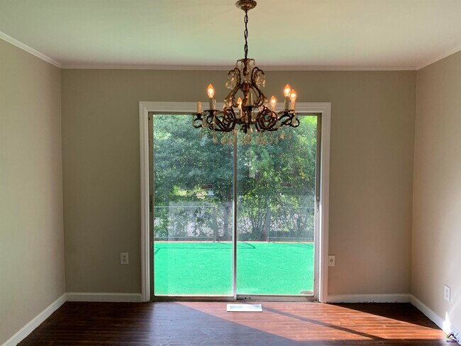 Building Photo - 3240 Commodore Dr