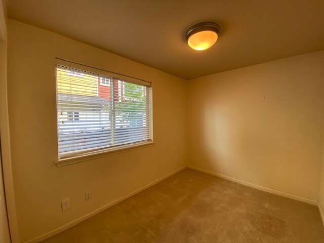 Building Photo - 1262 N 143rd St
