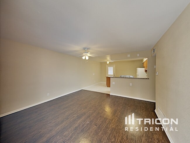 Building Photo - 6112 Granada Cir