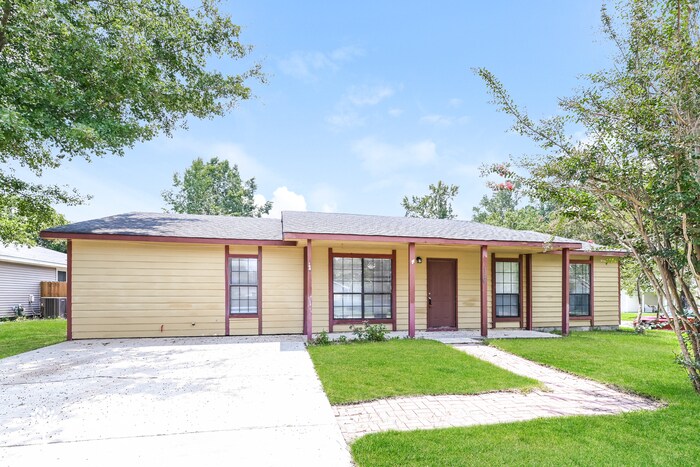 Primary Photo - Beautiful Home in Summerville