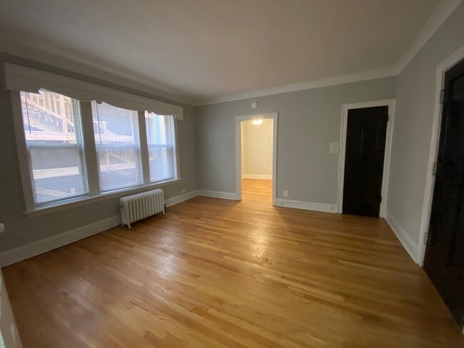 Building Photo - 1525 W Estes Ave