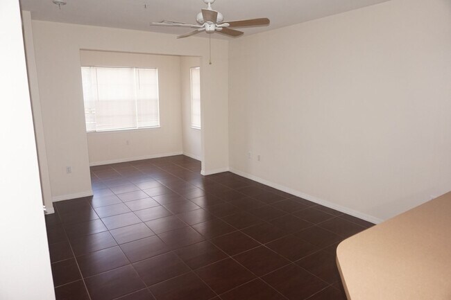 Foto del edificio - Spacious and Updated 1 Bedroom in Villa Valencia