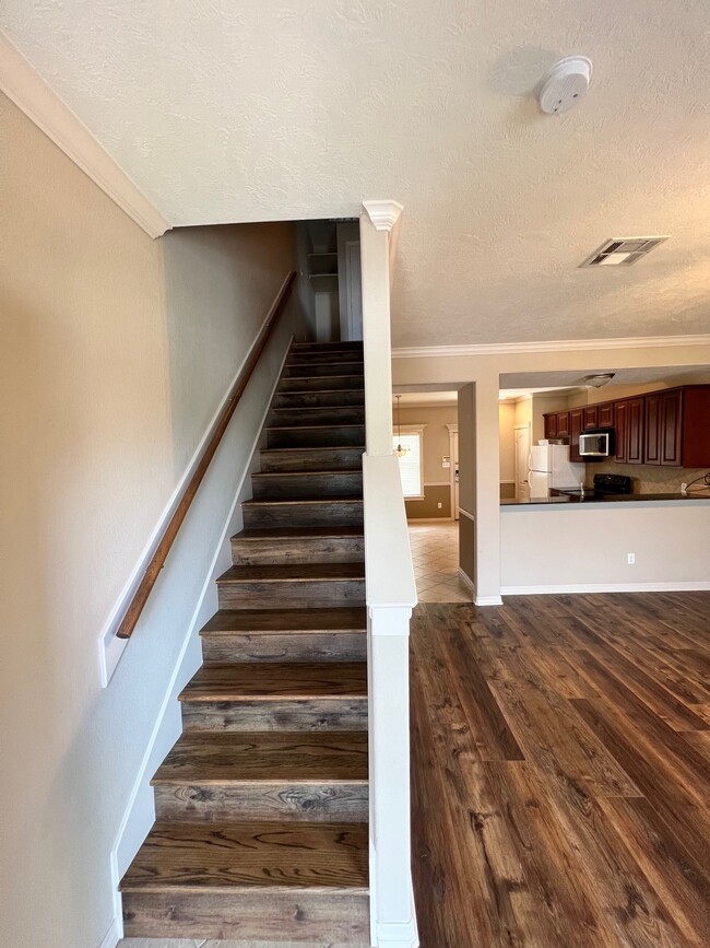 Living Room and Staircase - 1000 Spring Loop