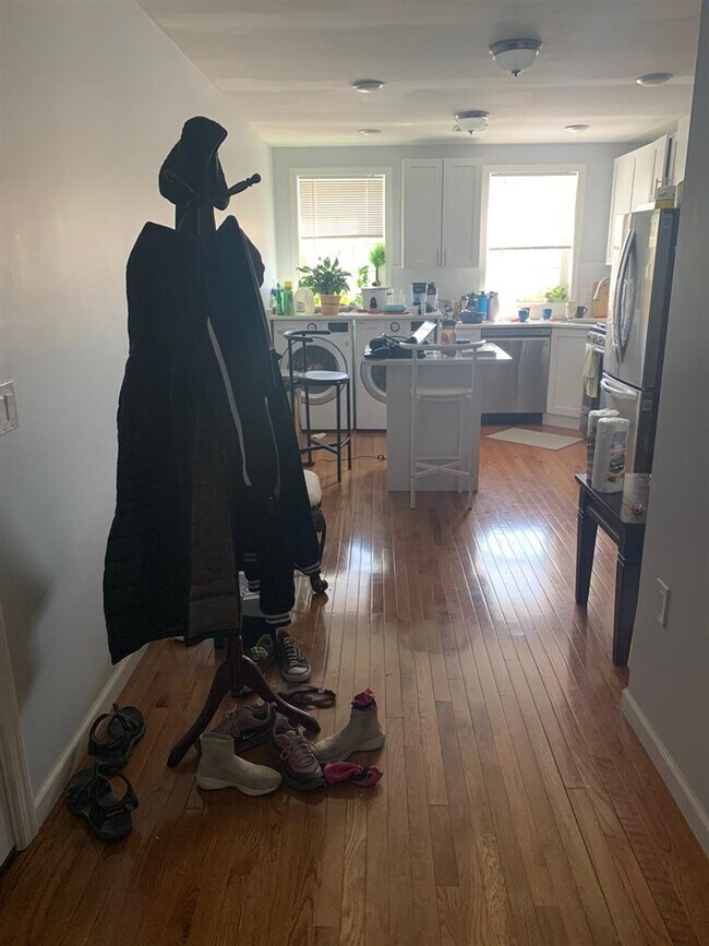 Foto del edificio - 240 1/2 South St