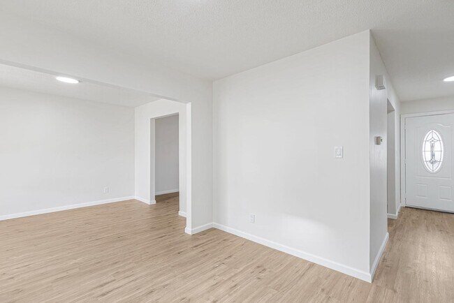 Foto del edificio - 2151 Trent Rd