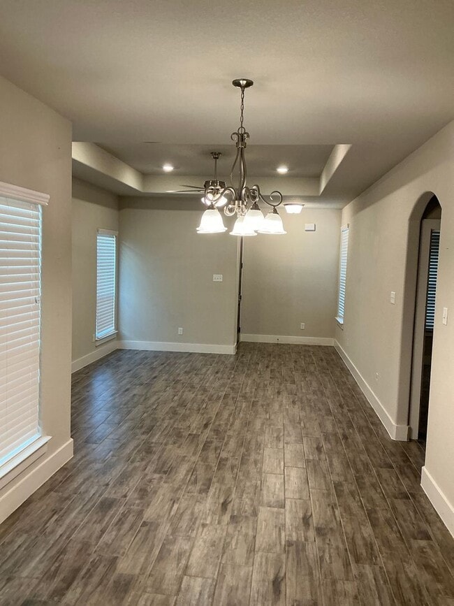 Building Photo - 673 The Cottages