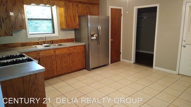 Building Photo - 3 br, 1 bath House - 1007 Lucius