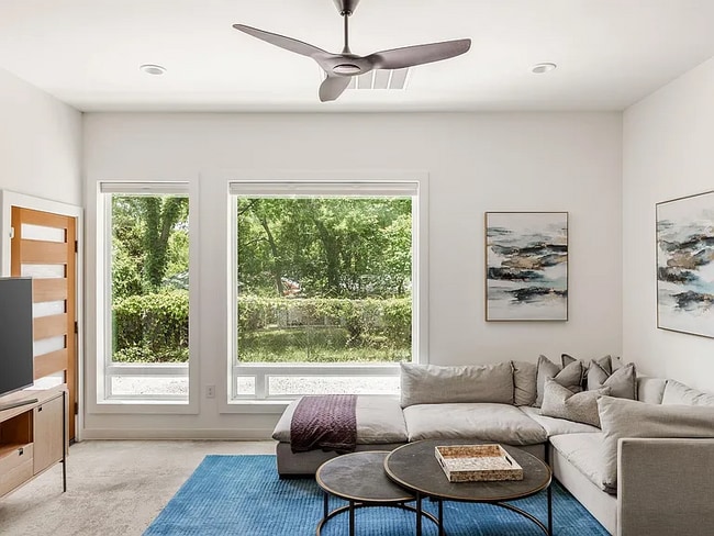 Foto del edificio - 2211 Canterbury St