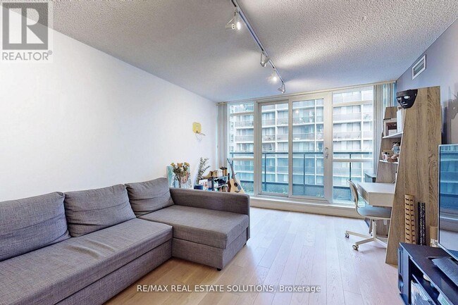 Photo du bâtiment - 25 Carlton St.