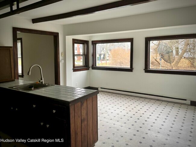 Foto del edificio - 189 Maple Ave