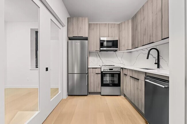 Building Photo - 184 Bleecker Street