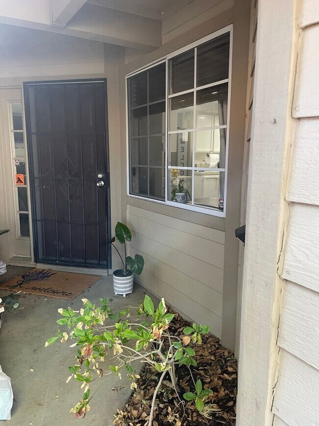 Building Photo - 3 Bedroom Single Family Home in Sacramento