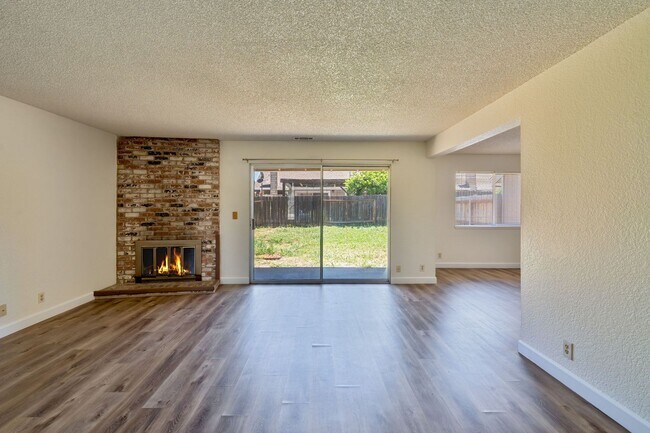 Building Photo - 3 Bedroom Home with Fireplace and LVP Flooring & 2-Car Garage!