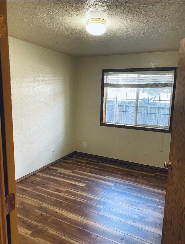 Foto del edificio - Silverton Duplex #13146