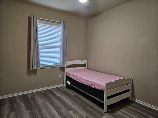 1st bedroom - 18511 Cypress Steppe Ln
