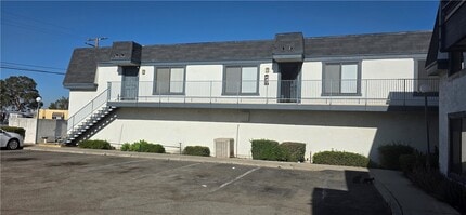 Building Photo - 1319 Oakwood Dr W