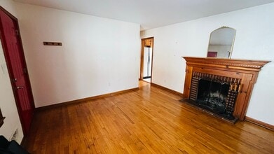 Building Photo - 2530 Maiden Ln SW