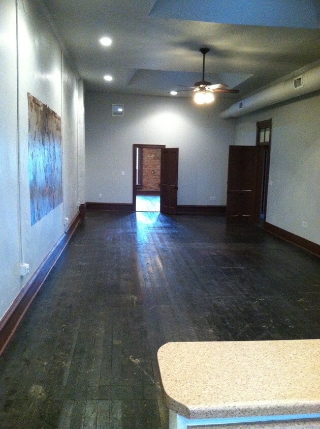 Foto principal - 214 N Main St