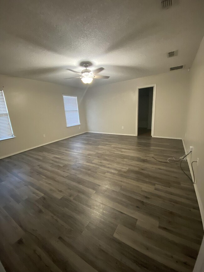 Foto del edificio - 514 N Juneau Ave