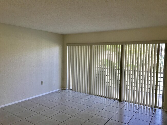 Building Photo - 4215 N University Dr
